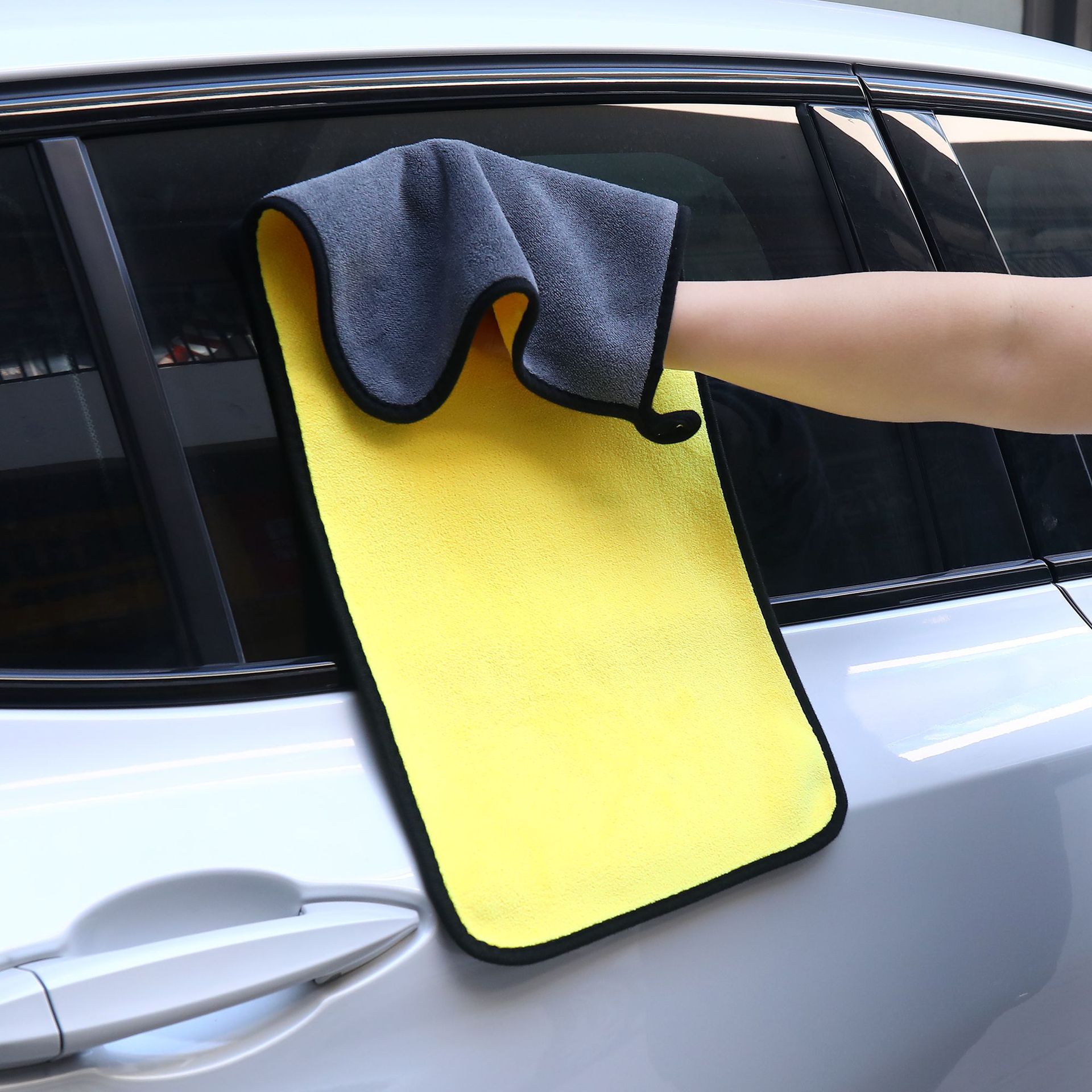 منشفة تنظيف السيارات من الأليا - مراجعة Microfiber Car Drying Towel Super Absorbent وسعره